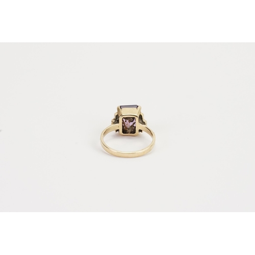 160 - A 9ct Gold Amethyst set ring (10mm x 7.9mm). Weight 3.3g. Size M.