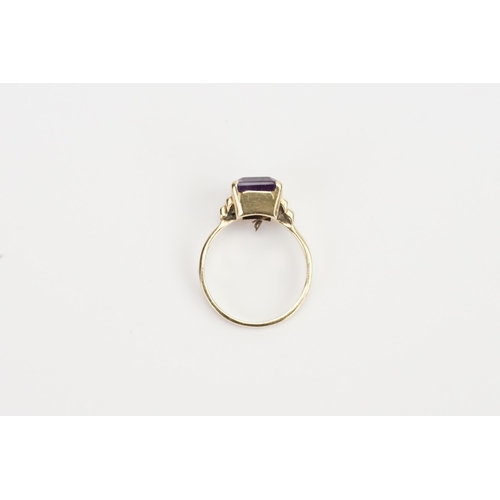 160 - A 9ct Gold Amethyst set ring (10mm x 7.9mm). Weight 3.3g. Size M.