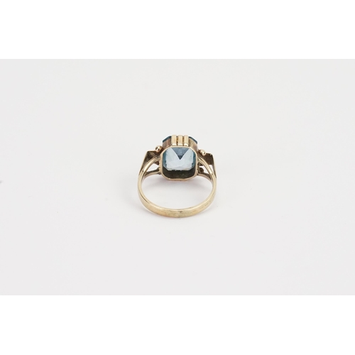 175 - A 14ct 'blue Topaz' style emerald cut ring. Topaz size approx 8mm x 10mm. Ring size L. Weight 3.1g.