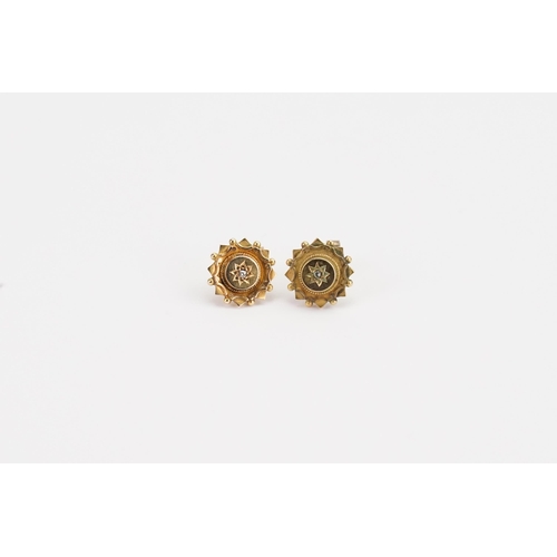 181 - A pair of 15ct Gold earrings. Weight 1.5g.