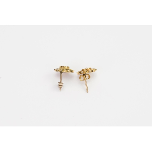 181 - A pair of 15ct Gold earrings. Weight 1.5g.