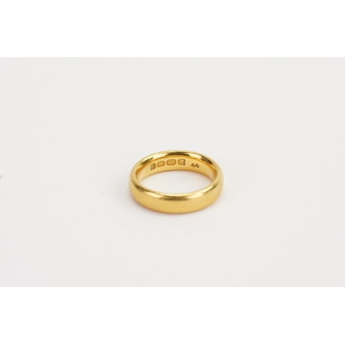 107 - A 22ct yellow Gold Gentleman’s wedding band. Weight 8.8g. Size L.