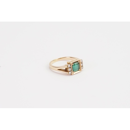 216 - A 18ct Dimond and Emerald ring. Size of Emerald 6mm x 6mm. Weight 5.7g. Size M.