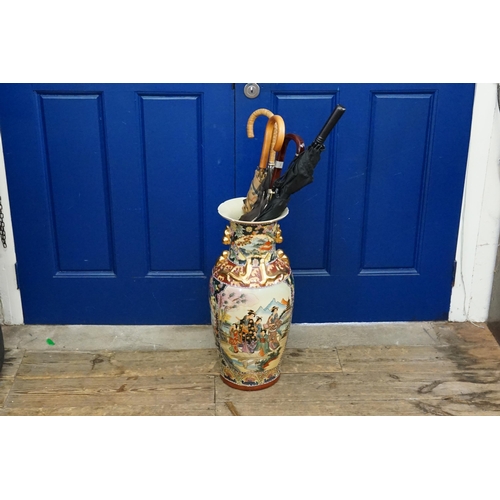 800 - A Chinese design Umbrella Stand/Vase with Umbrellas. Measuring: 61cms high.