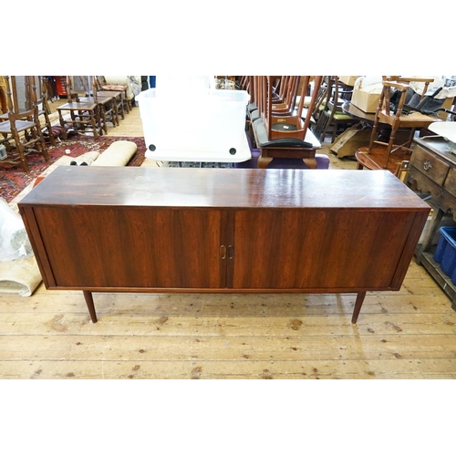 633 - A Modern Long Teak Sideboard. Measuring: 190cms long x 47cms deep x 80cms high.