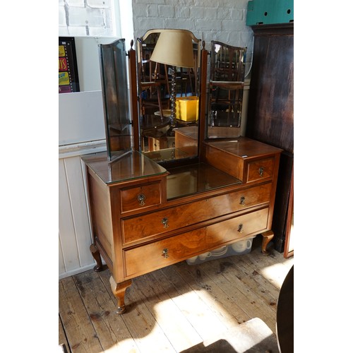 621 - A 1920s Sunk Section Dressing Table with a Triple Mirror & Resting on Pad Feet. Measuring: 125cms ac... 