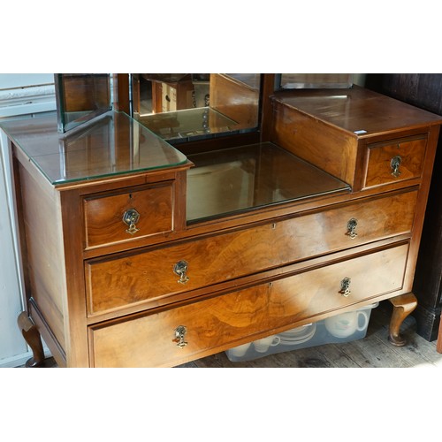 621 - A 1920s Sunk Section Dressing Table with a Triple Mirror & Resting on Pad Feet. Measuring: 125cms ac... 