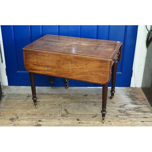 600 - A Victorian Mahogany Drop-Flap Pembroke Table resting on turned legs, fitted Drawer & Castors. Measu... 