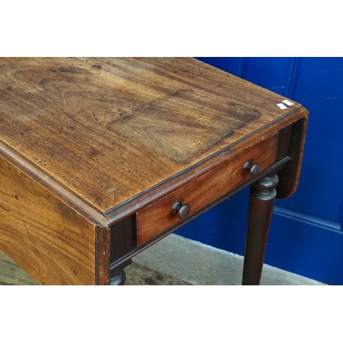 600 - A Victorian Mahogany Drop-Flap Pembroke Table resting on turned legs, fitted Drawer & Castors. Measu... 