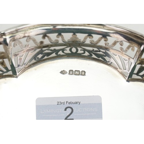 2 - A Pair of Silver Navette Pierced Silver Bon-Bon Dishes registration number: 323025. Weighing: 150 gr... 