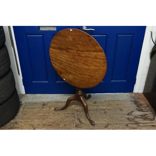 464 - A Victorian Mahogany Tilt Top Wine Table, Resting on Shaped Tripod Base with Turned Column. Measurin... 