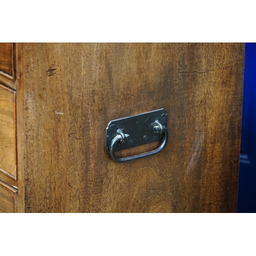 498 - An Antique Mahogany Straight Front Chest of Drawers with Two Short over Three Long Graduated Drawers... 