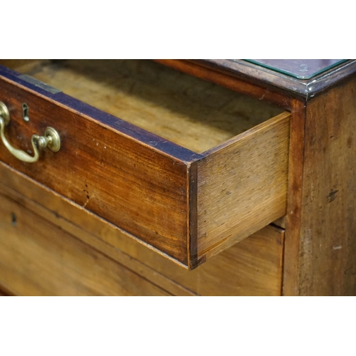 498 - An Antique Mahogany Straight Front Chest of Drawers with Two Short over Three Long Graduated Drawers... 