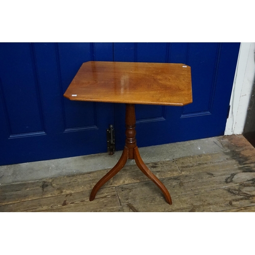 511 - An Antique Square Topped Flip-Over Pedestal Table resting on splayed legs. Measuring: 59cms x 44cms ... 