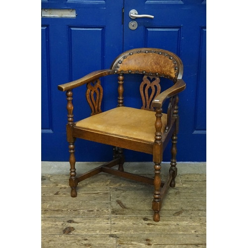 540 - A Yew & Splat Back Oak Framed Leather Seated & Backed Armchair resting on Turned Legs.