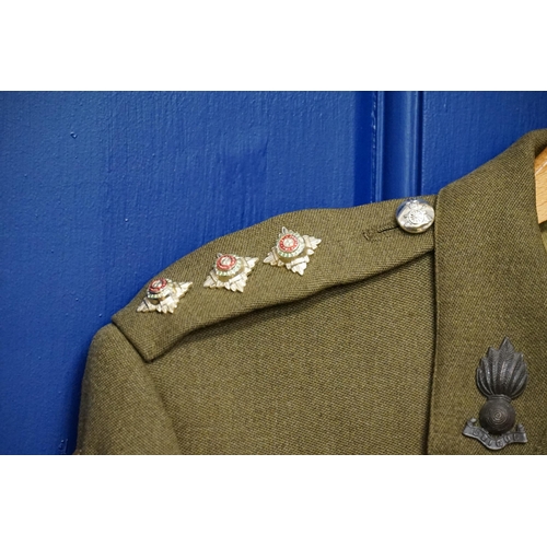 292 - A Royal Artillery Olive Green Jacket & Trousers along with Badges, Buttons & a Parachute Patch. (Siz... 