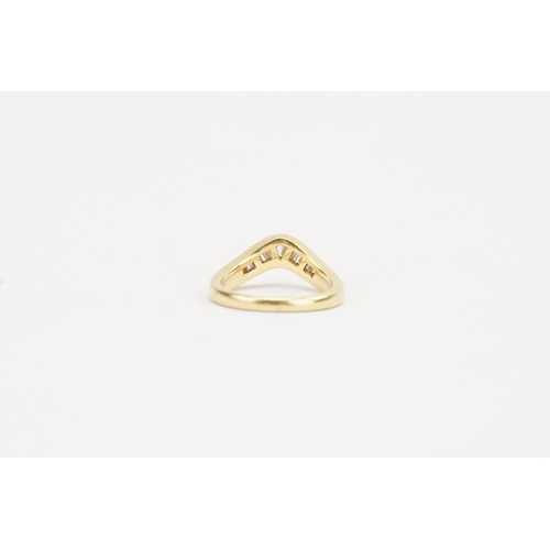 94 - An 18ct Yellow Gold Rectangle Wedding Band set with 11 Diamonds. Weighing: 3.5 grams. Size: I.