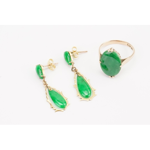 139 - A 14ct Gold Jade set ring, along with a pair of matching Jade drop earrings. Total weight 7.1g. Size... 