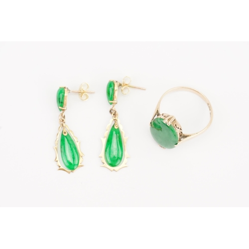 139 - A 14ct Gold Jade set ring, along with a pair of matching Jade drop earrings. Total weight 7.1g. Size... 