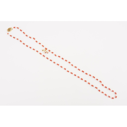 142 - A Chinese designed 18ct Gold clasp coral necklace, strung with coral & pearl beads. Length 76cm. Alo... 