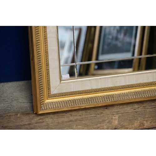 559 - A Gilt Framed Cloth Edged Mirror. Measuring: 77cms x 77cms.