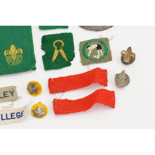 299 - A Collection of 1940s Boy Scout items to include Cloth Lapel Badges, Buttons, etc.