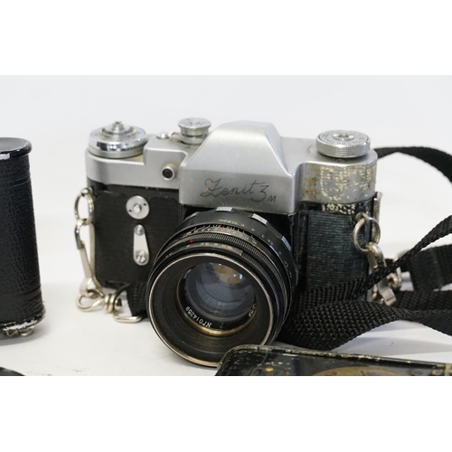 863 - A Collection of Cameras to include a 