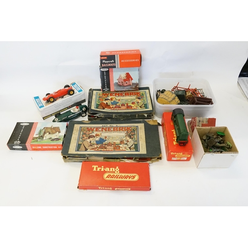 647 - A Box of Toys to include a Boxed Hornby-Triang No: R.251 