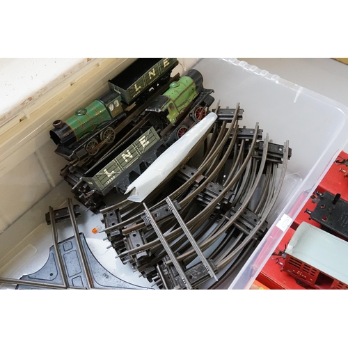 500 - A Large Tub of Hornby O Gauge Railway to include Locomotives, Wagons, Track, Railway Crossing, etc. ... 