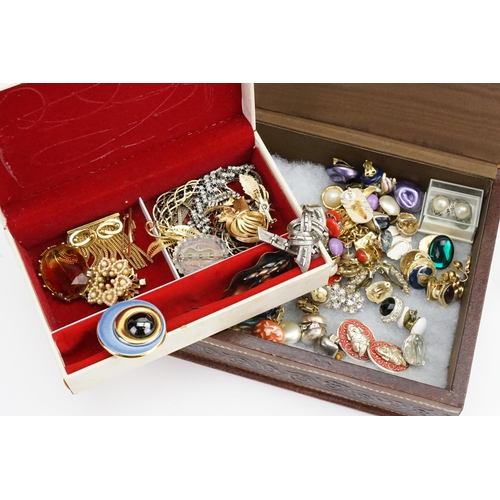 264 - Two Boxes containing 1950s Brooches, Clip-on Earrings & various Costume Jewellery.