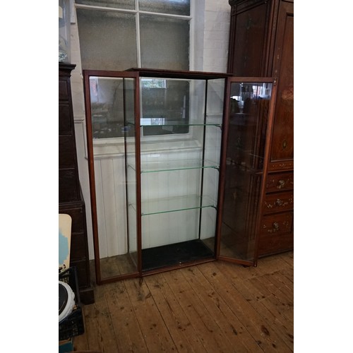 539 - A Victorian Shop Display Cabinet fitted with Glass Shelves, Brass detachable Holders, Box T Brass Ca... 