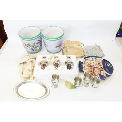 875 - A Seguso Murano Glass Bird, Two Victorian Porcelain Fern Pots, Japanese Plate, etc.