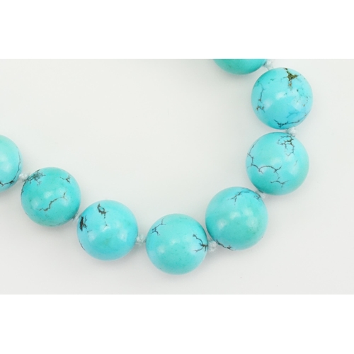 170 - A Turquoise Beed Necklace.