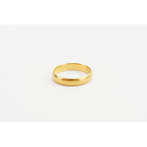 156 - A Gentleman's 22ct Gold wedding band. Weight 5.2g. Size U.