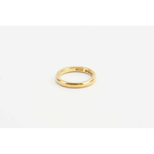 166 - A 22ct Gold wedding band. Weight 5.4g. Size N.