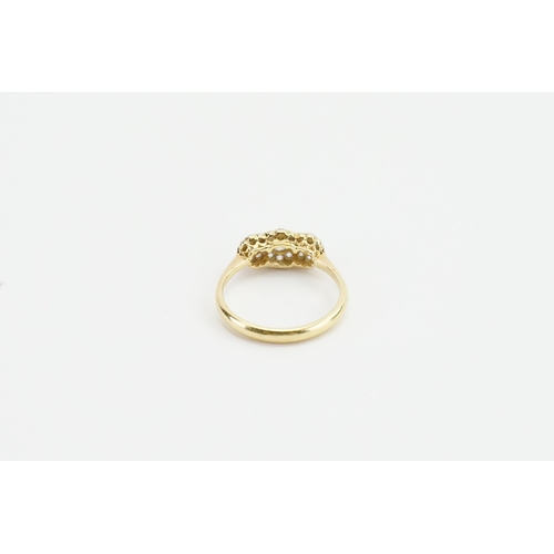 167 - A 18ct Gold & Diamond set ring, set with three larger Diamonds (centre approx 0.10ct, each size appr... 