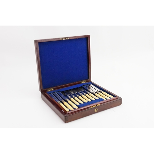 137 - A bone handled plated cutlery set, contained in fitted wooden box.