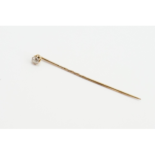 211 - An unmarked Diamond set tie pin. Set with one diamond approx. 0.22ct. Weight 1.1g.