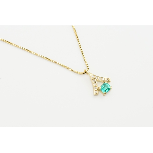 194 - A 18ct Gold (as per insurance valuation) Emerald and Diamond set necklace. Set with 9 Diamonds and a... 