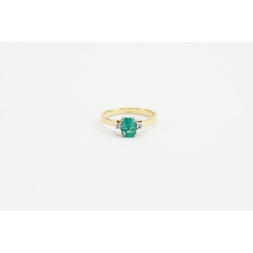 198 - A 18ct Gold Emerald and Diamond set ring, set with a single 0.5ct Emerald and two chip diamonds. Wei... 