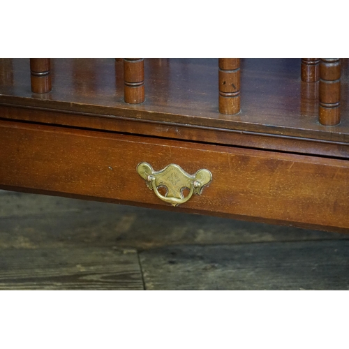 527 - An Edwardian Mahogany Three Division Canterbury resting on Turned Legs & Supports & fitted with a Si... 