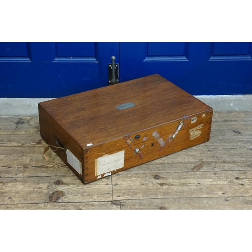 904 - A Brass Mounted Handled Oak Collectors Box for a Tea Set. Measuring: 65cms x 43cms x 17cms.