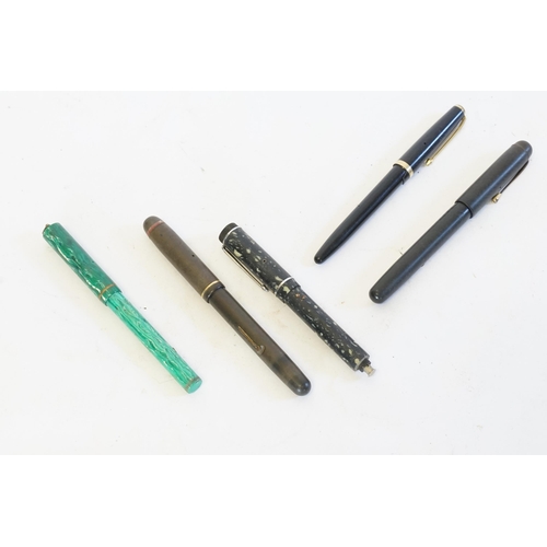 457 - A Green Bakelite Pen, a Relief 14ct in Black Case, one other, etc. (5 in Total).