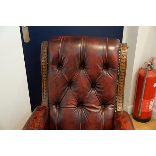 499 - A Victorian Leather Seated & Oak Framed Button Back Library Chair resting on Shaped Back Legs & Carv... 