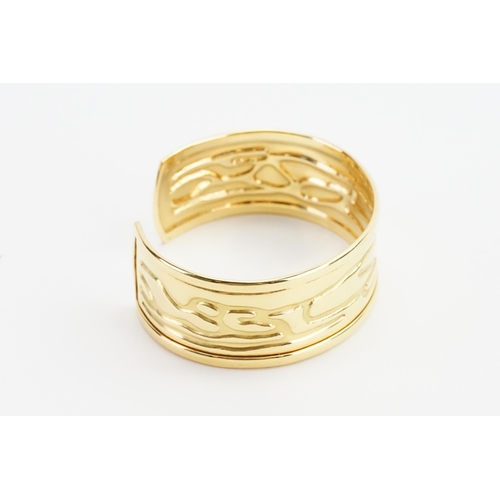 234 - A 18ct gold wide wrist cuff, with indented design. Weight 27g.