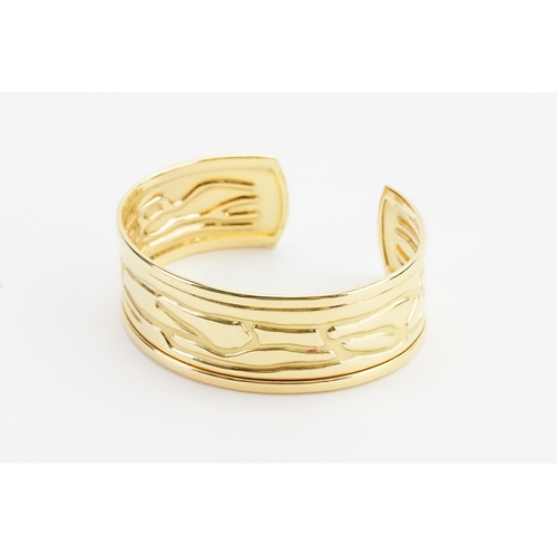 234 - A 18ct gold wide wrist cuff, with indented design. Weight 27g.