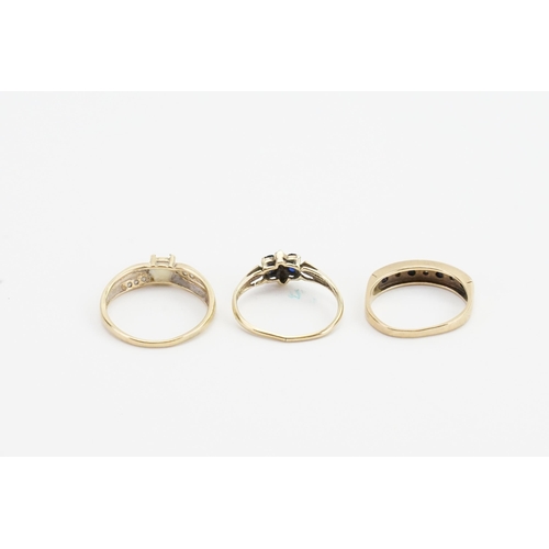 226 - A collection of three 9ct gold rings. Weight  4g.