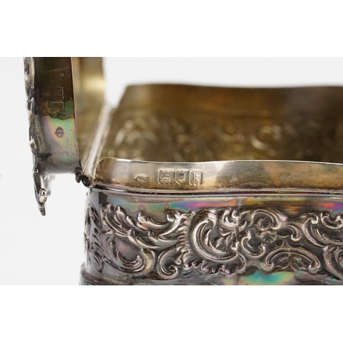 64 - A 1905 William Comyns & Sons silver pierced casket. Depicting a horse and carriage scene. 14.5cm x 1... 