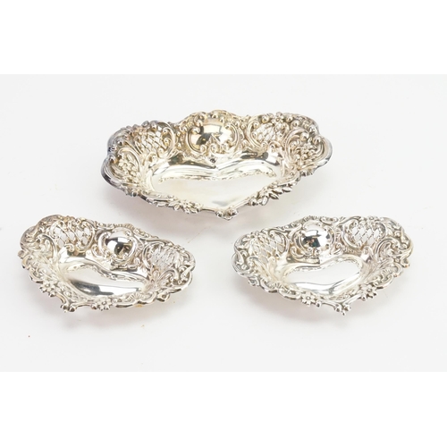 78 - A circa 1910 Henry Matthews set of three silver love heart dishes. Weight 77g.