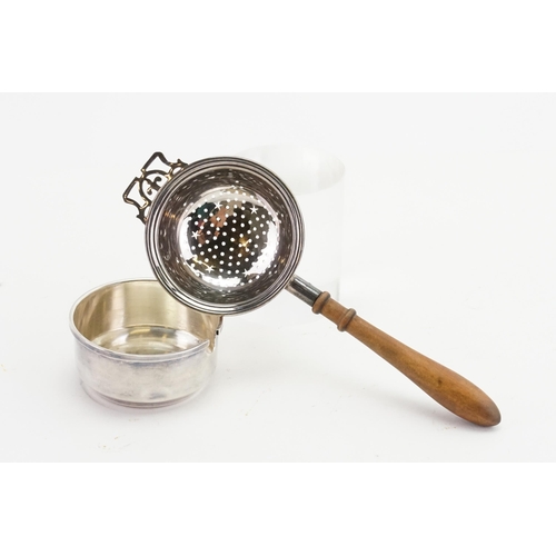 86 - A 1948 silver Adie Brothers Ltd tea strainer and cover. Weight 60g.